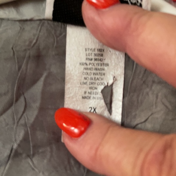 2PIECE SUIT WEAR. Soft and Flowing 100%Polyester - Picture 8 of 10